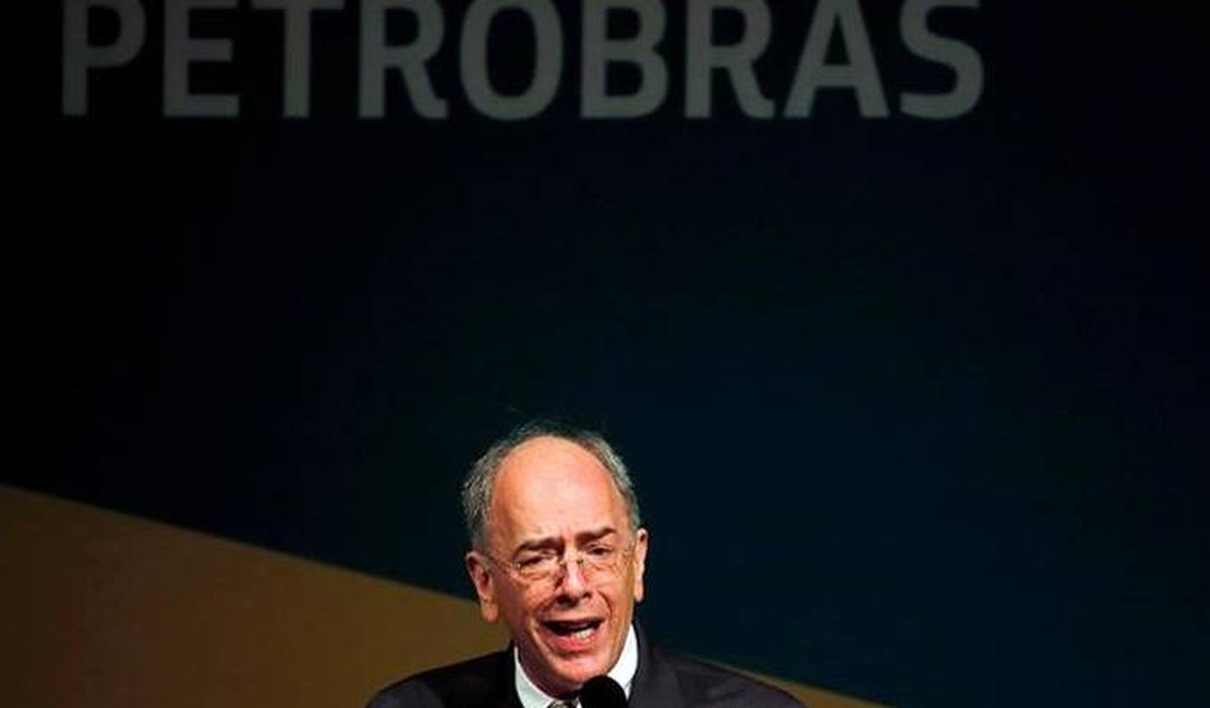 Petrobras reduz preço da gasolina, mas descarta mudar política de reajuste