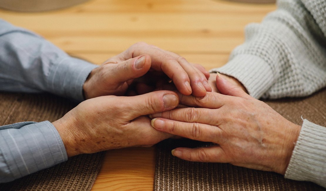 Casal morre no mesmo dia após 50 anos de união: 'Como se soubessem..'