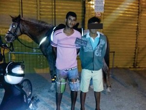 Cavalaria prende jovem e apreende menor