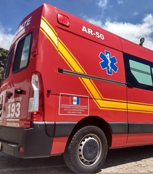 Duas pessoas ficam feridas após colisão entre carro e moto na Avenida Menino Marcelo