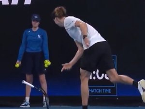 Número 3 do mundo, Zverev quebra raquete em derrota na United Cup