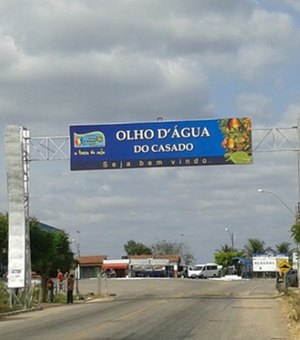 Prefeitura acusa gestão anterior por descontos ilegais nos salários de servidores em Olho d’Água do Casado
