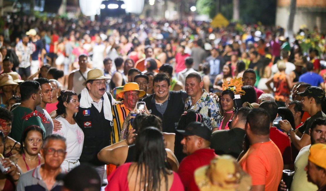 Bloco Acende arrasta milhares de foliões pelas ruas de Rio Largo