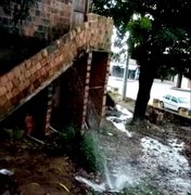 Cano quebrado desperdiça água potável em Maragogi