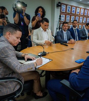 Governo de AL assina acordo administrativo para majoração da carga horária dos policiais civis