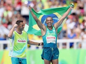 Ricardo Costa leva o ouro no salto em distância para cegos
