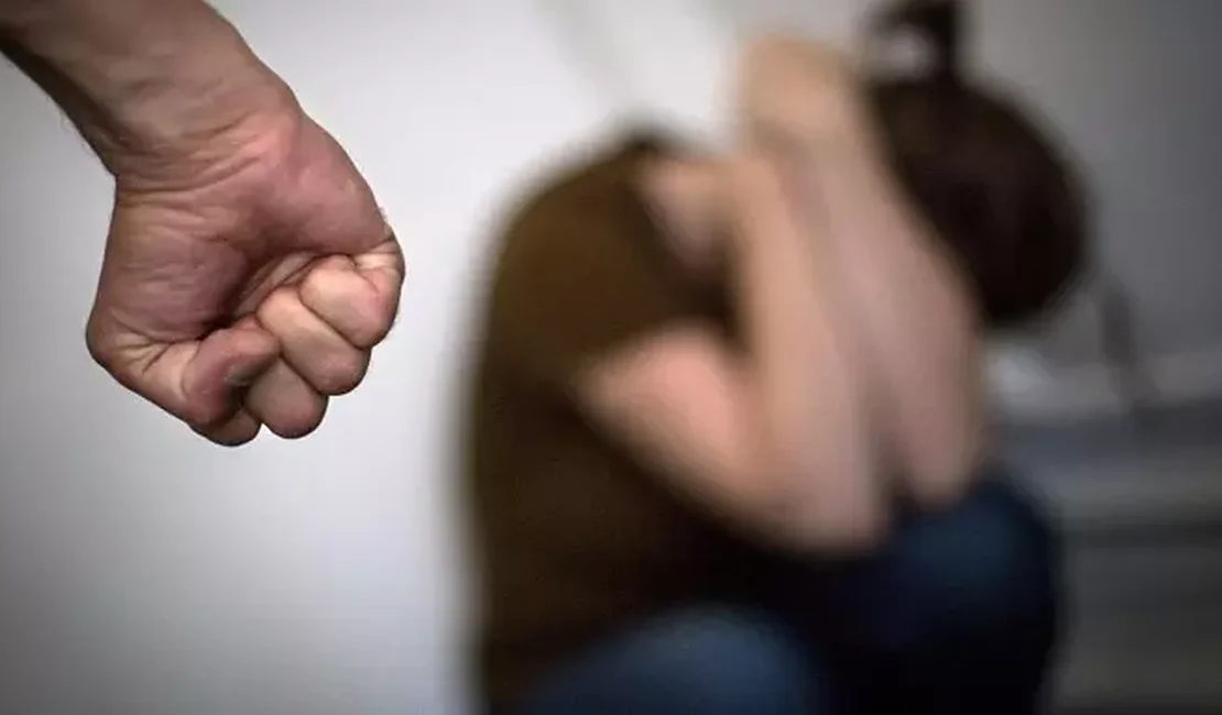 Mulher sofre lesões no braço, tórax e arranhões pelo corpo após agressão do marido em Maceió