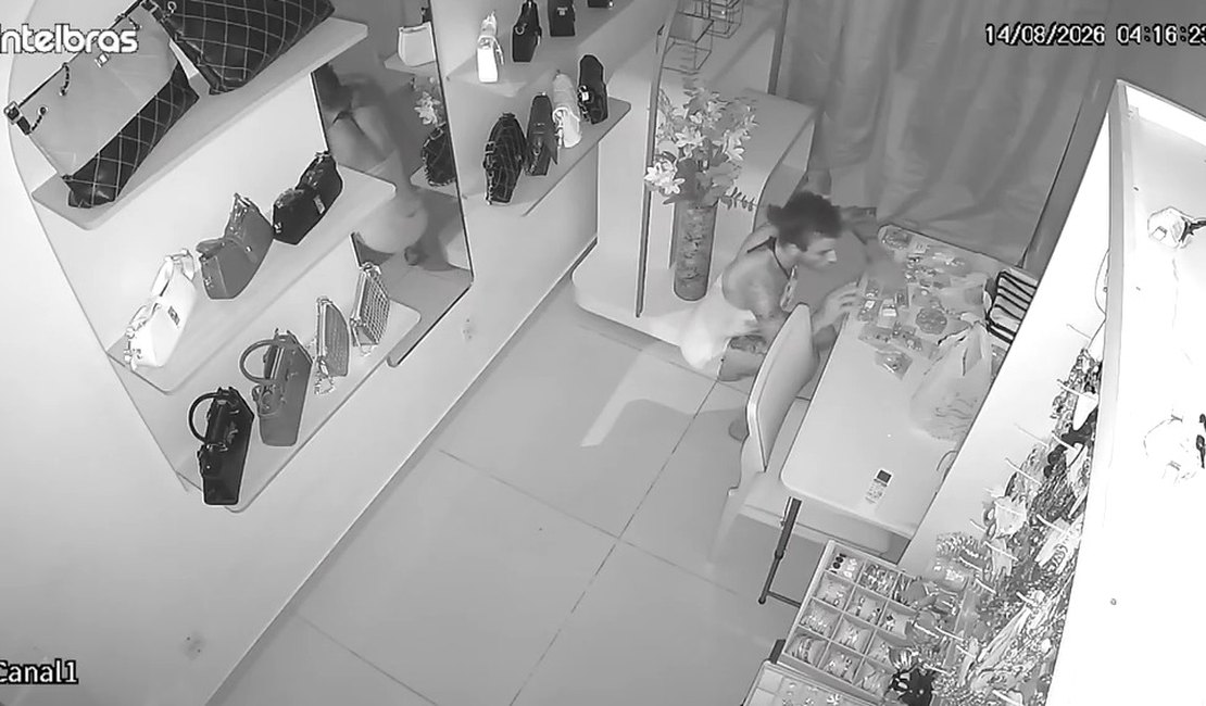 [Vídeo] Câmeras flagram mulher furtando estabelecimento no Trapiche da Barra