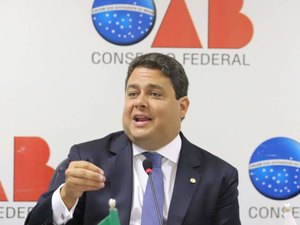 Presidente da OAB pede no STF esclarecimento de Bolsonaro