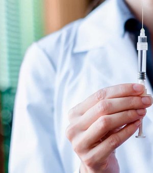 Brasil anuncia produção de 100 milhões de doses de vacina contra covid-19