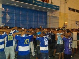 Operação integrada recolhe camisas de torcidas organizadas em Maceió
