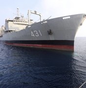 Maior navio de guerra do Irã pega fogo e afunda no Golfo de Omã