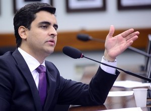 Em sabatina, JHC diz que vai investir em cultura e tecnologia para ?inovar? educação