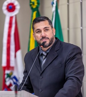 Leonardo Dias apresenta Projeto de Lei para criar escolas bilíngues municipais, em Maceió