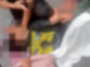 Jovem fica ferida após colisão entre moto e micro-ônibus na Av. Durval de Góes Monteiro