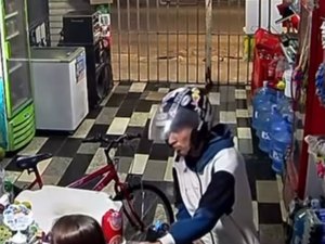 Após se passar por cliente, ladrão rouba dinheiro de mercadinho em Arapiraca