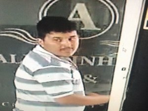 [Vídeo] Homem armado invade salão de beleza e assalta cliente