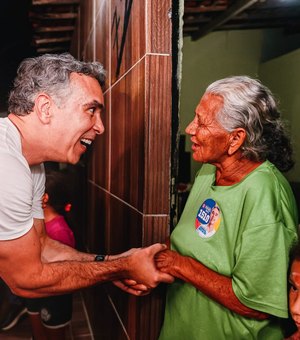 Rafael Brito critica ataques a programas sociais e destaca o impacto deles na economia