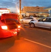 Colisão entre veículos deixa trânsito lento no bairro Planalto