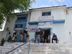 Jovem é preso ao invadir delegacia para furtar motocicleta