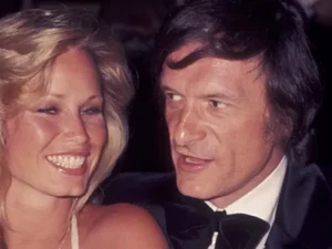 Ex de fundador da Playboy diz que o flagrou fazendo sexo com cão