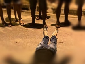 Homem é executado a tiros no meio rua no bairro Clima Bom, em Maceió