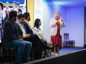Governo de Alagoas e Presidência da República debatem uso de telas por crianças