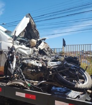 Colisão entre moto e veículo da prefeitura de Santana do Ipanema mata motociclista e idosa