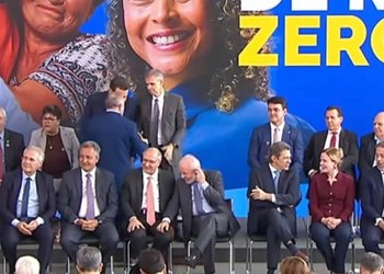 Lula junta Arthur Lira e Renan Calheiros no mesmo palanque em sanção do Imposto de Renda