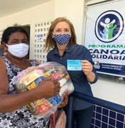 Programa Canoa Solidária beneficia famílias com a entrega de cestas básicas