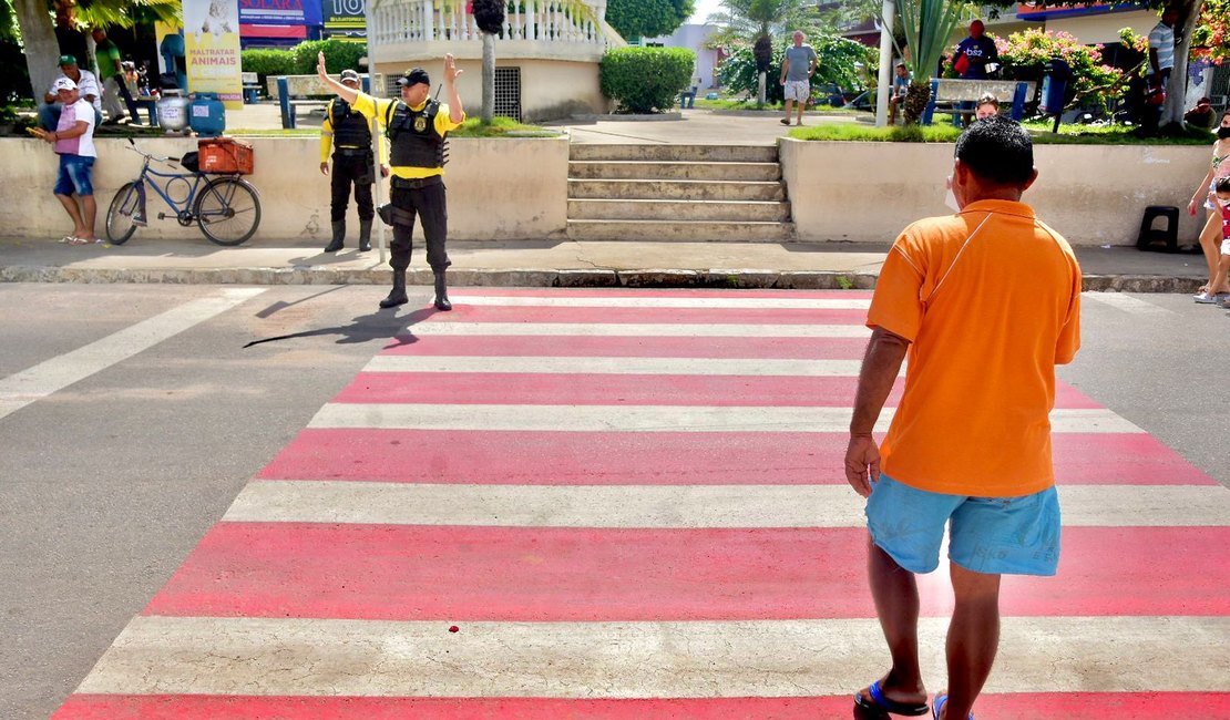 Prefeitura reforça sinalização nas vias de São Sebastião para garantir segurança à população