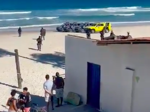 [Vídeo] Banhistas são retirados da Praia do Francês após desobedecerem decreto