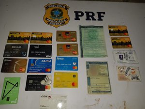 PRF prende suspeitos de praticar fraudes com cartões de crédito de terceiros