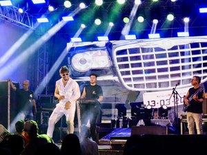 Palmeirenses brindam chegada do Ano Novo com shows pirotécnico e musical