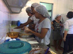 Estudantes do Jacintinho aprendem sobre reaproveitamento de alimentos