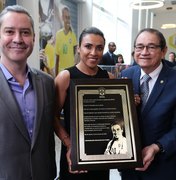 CBF agradece Marta por dia inesquecível na Casa do Futebol Brasileiro