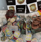 Dona de ferro-velho é presa com mais de 100 kg de fios de cobre em Maceió