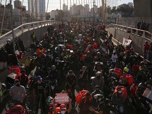 Motoboys fazem nova manifestação contra aplicativos