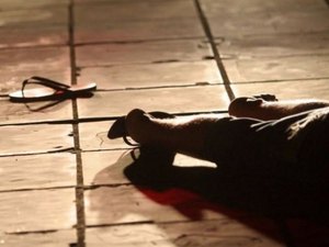 Jovens são arrastados para fora de casa e executados a tiros em plena luz do dia