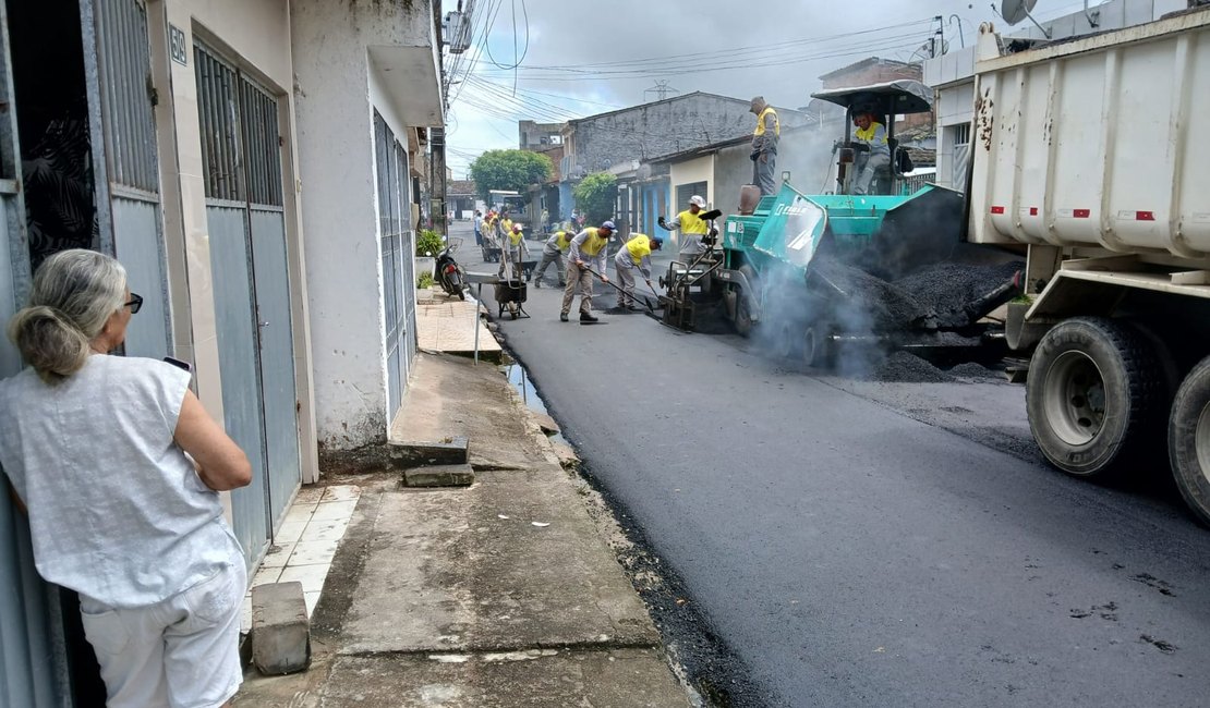 União dos Palmares se transforma em pouco tempo num verdadeiro canteiro de obras; asfalto é levado aos bairros mais carentes