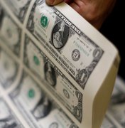 Dólar fecha em R$ 5,67 em meio a preocupações com pandemia