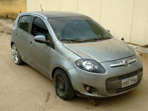 Veículo roubado em Arapiraca é encontrado abandonado em PE