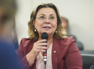 Tereza Nelma debaterá a concessão de órteses e próteses às pessoas com deficiência