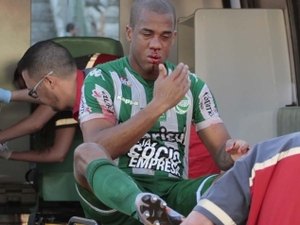 Atacante do Juventude sofre fraturas perde dentes em trombada com goleiro
