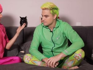 Youtuber Felipe Neto revela viver momento muito difícil