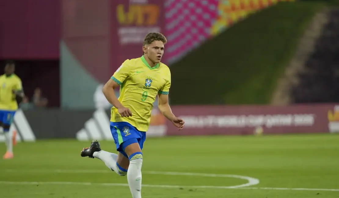 Brasil marca no último minuto e garante vaga na semi do Mundial Sub-17