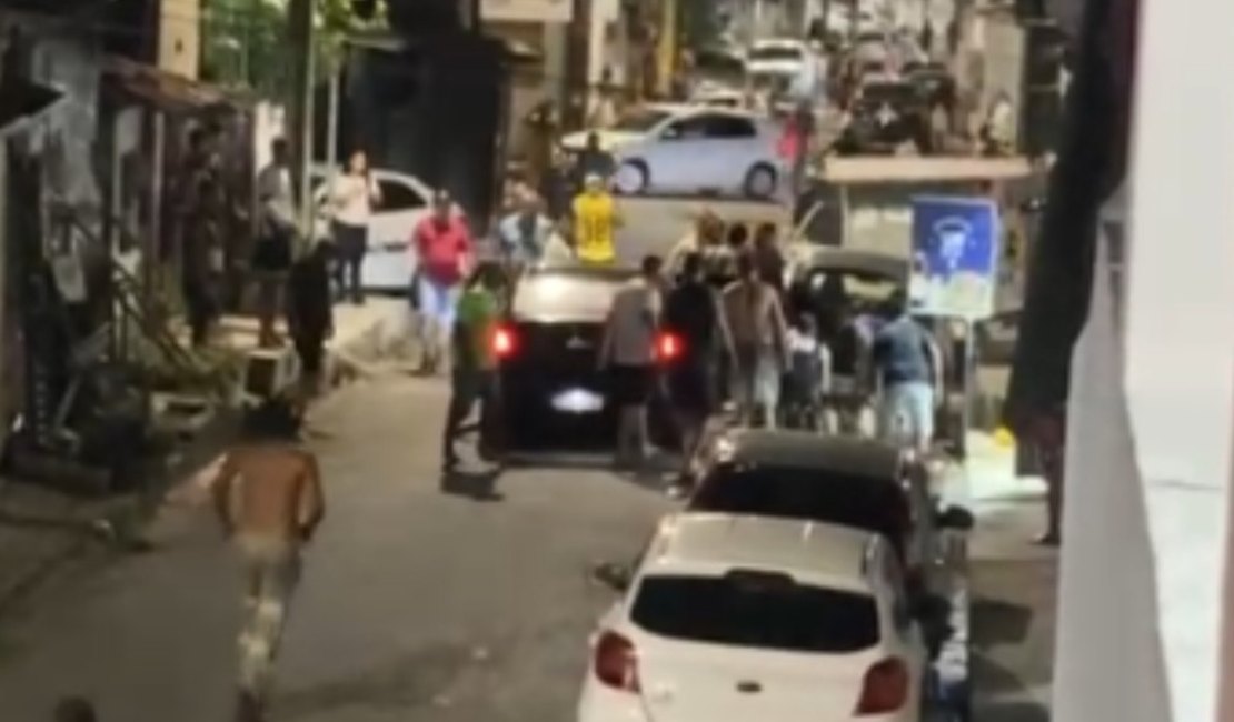 Homem é morto a tiros próximo a mercadinho no Jacintinho, em Maceió