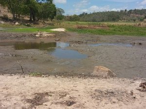 Reservatórios que abastecem cidades do Agreste estão secando e situação se agrava