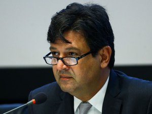 Ministro descarta interrupção de voos após caso confirmado de coronavírus