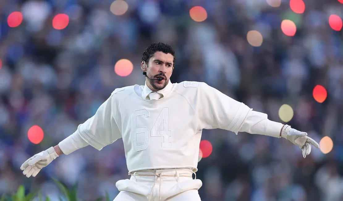 Web aponta que Bad Bunny usou colete à prova de balas no Super Bowl